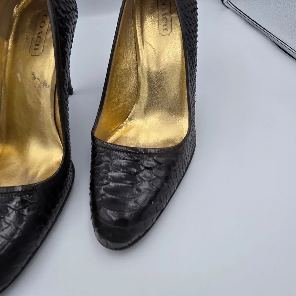 Vintage‎ Coach Black Pumps Embossed Python Stela 10B